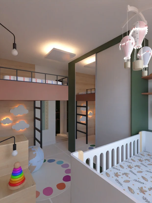 Quarto das crianças com cama em estilo beliche, berço embaixo e móbile de balões.